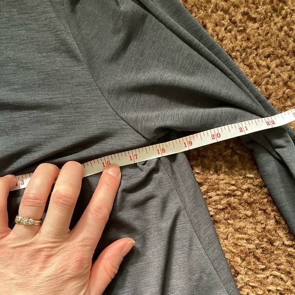 Red Coral Elegant Blue Tunic Top with Flowing Silhouette - Picture 11 of 14